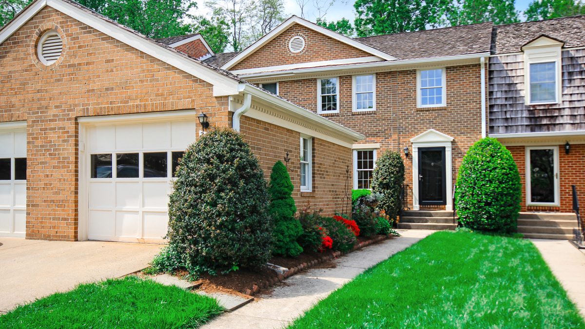 2916 Oakborough Square