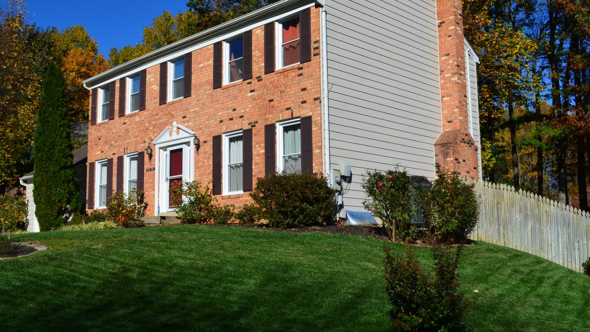 Super 2 car garage Annandale home for sale