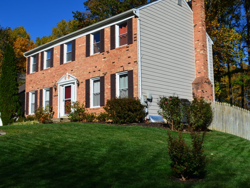 Super 2 car garage Annandale home for sale