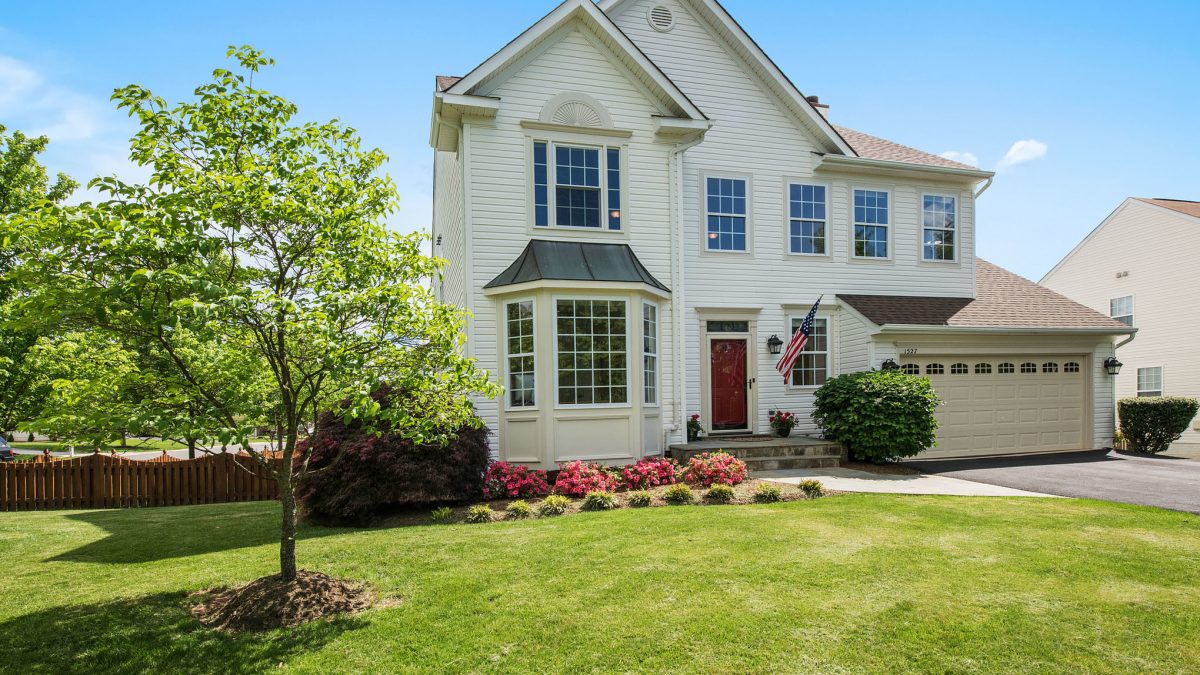 Sold! 1527 Barksdale Drive NE in Leesburg