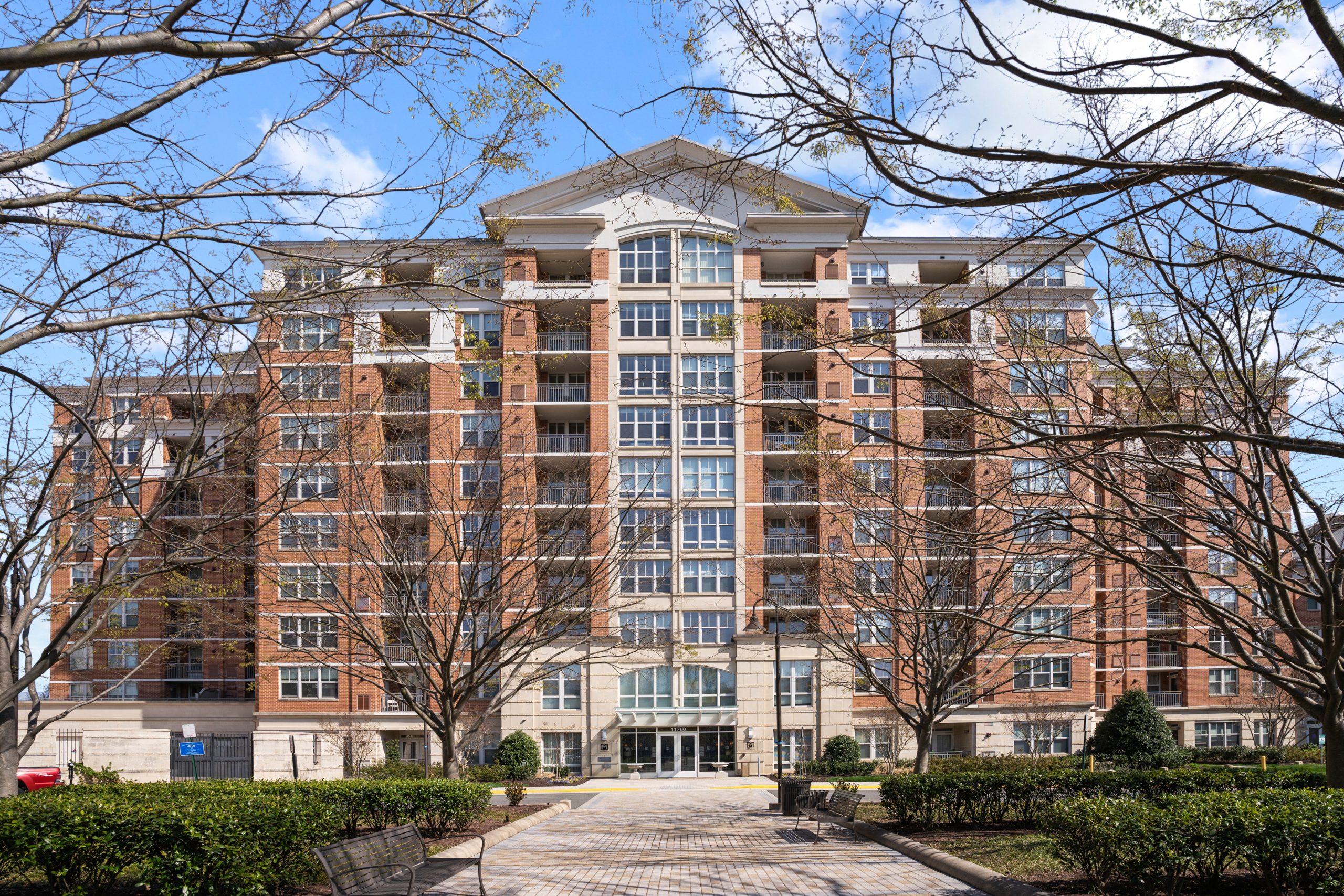 Under Contract! Great 1B Condo in Luxury Building in Reston, VA Agent